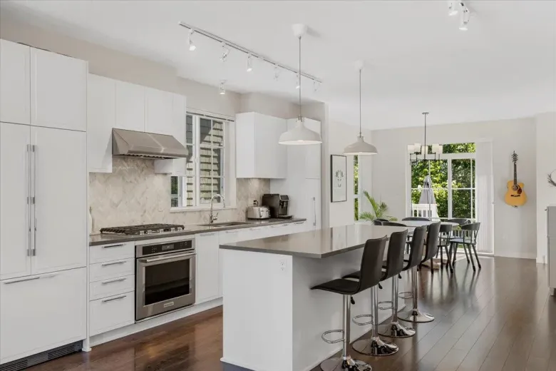 41 5551 ADMIRAL WAY image #1