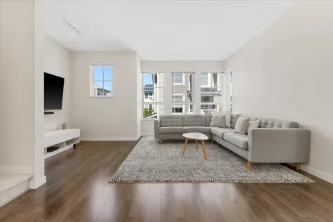 41 5551 ADMIRAL WAY image #1