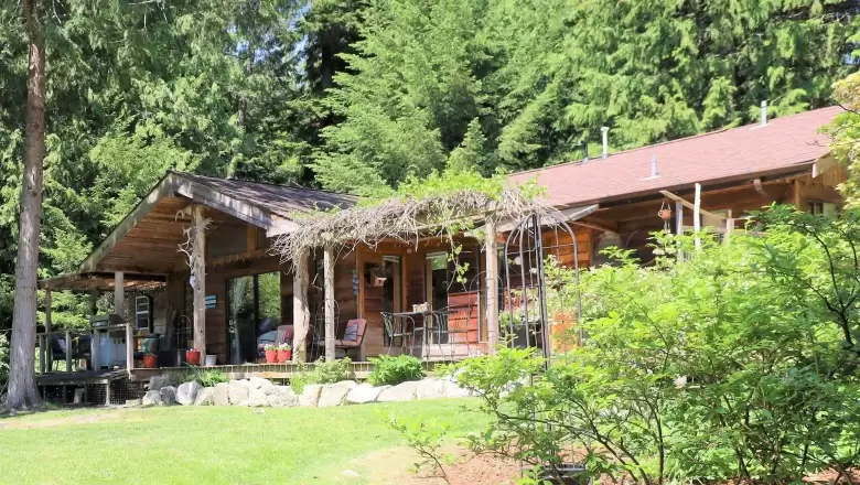 3703 HEAL ROAD, Roberts Creek, BC