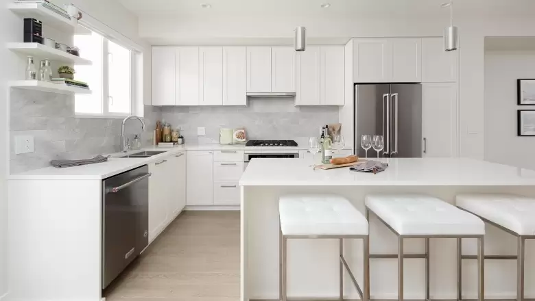 220 4738 HEMLOCK WAY image #1