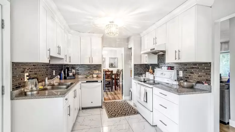 12772 98 AVENUE image #1