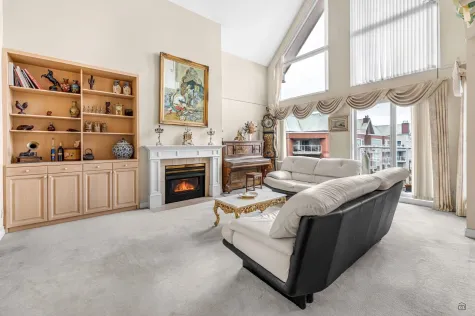 411B 1210 QUAYSIDE DRIVE image #1