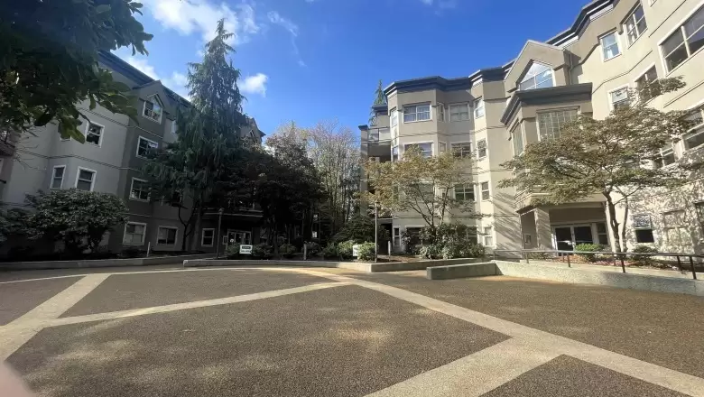 301A 2615 JANE STREET image #1