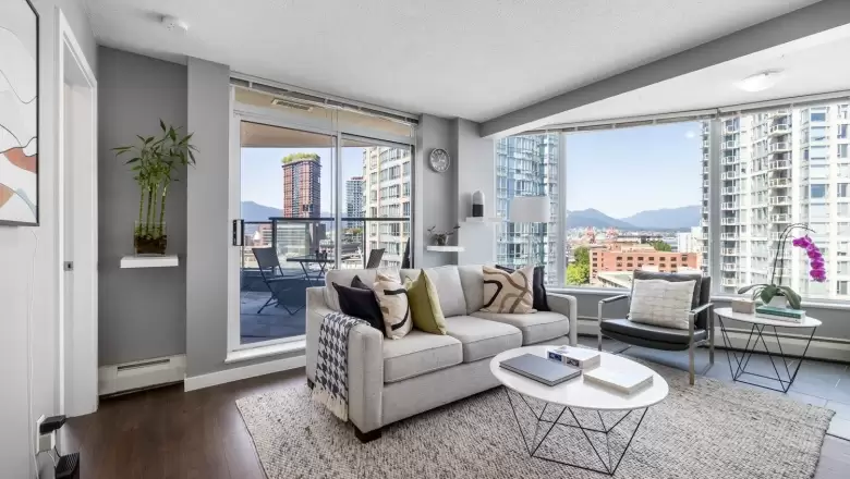 1607 58 KEEFER PLACE image #1