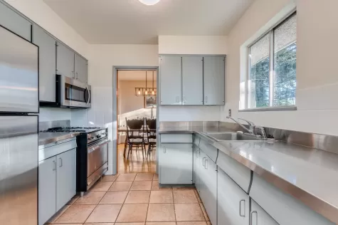 7046 HILLVIEW STREET image #1