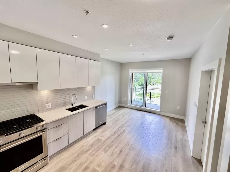 3588 SAWMILL CRESCENT image #1