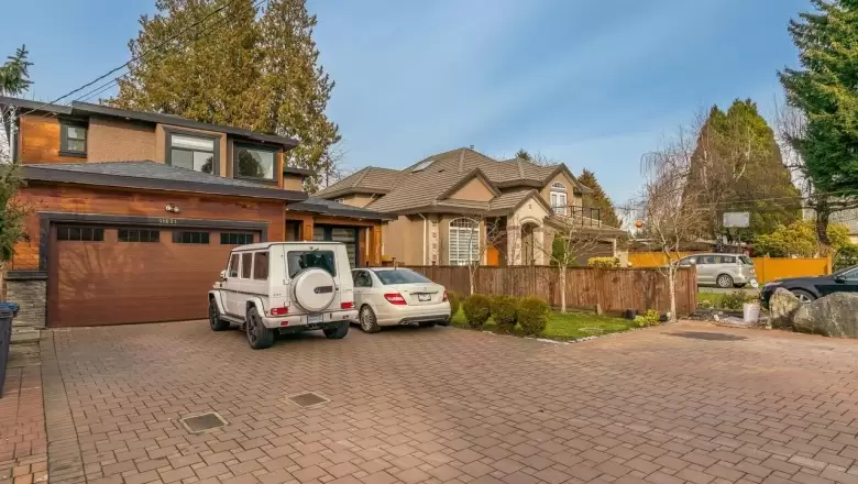 11621 98 AVENUE image #1