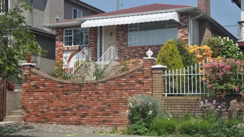2687 E 6TH AVENUE image #1
