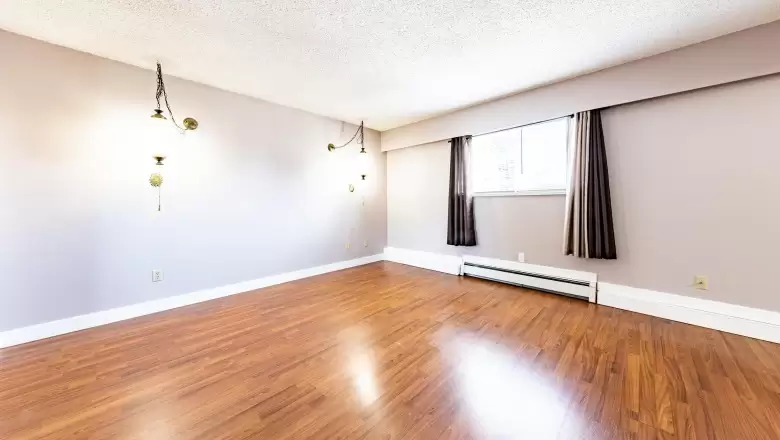 11701 85B AVENUE image #1