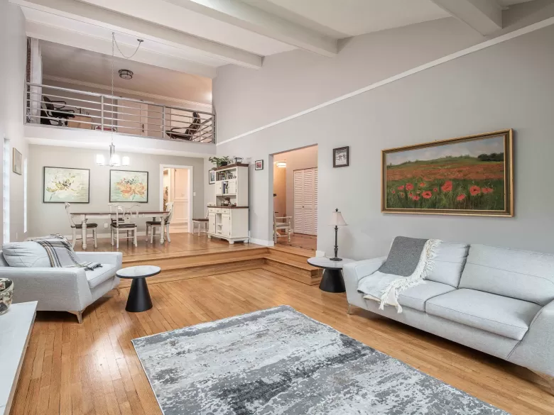 1394 LANSDOWNE DRIVE image #1