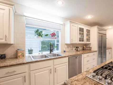 1394 LANSDOWNE DRIVE image #2