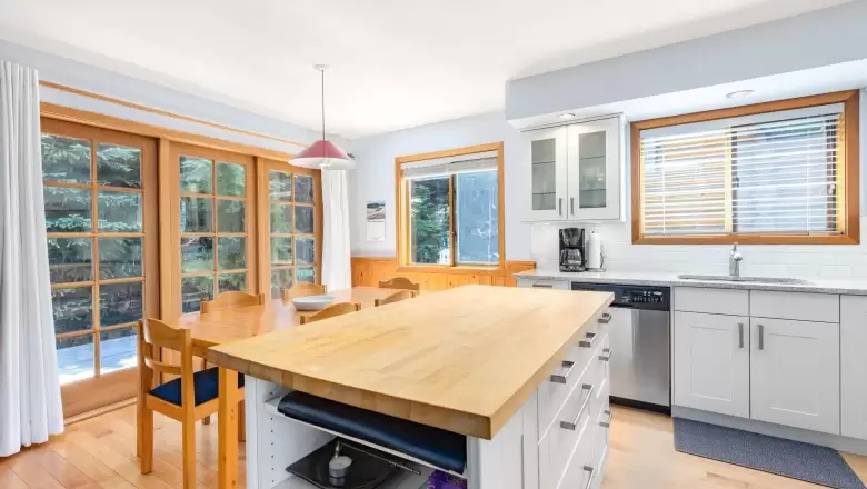 2309 CAYLEY CLOSE image #1