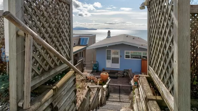 15376 COLUMBIA AVENUE, White Rock, BC