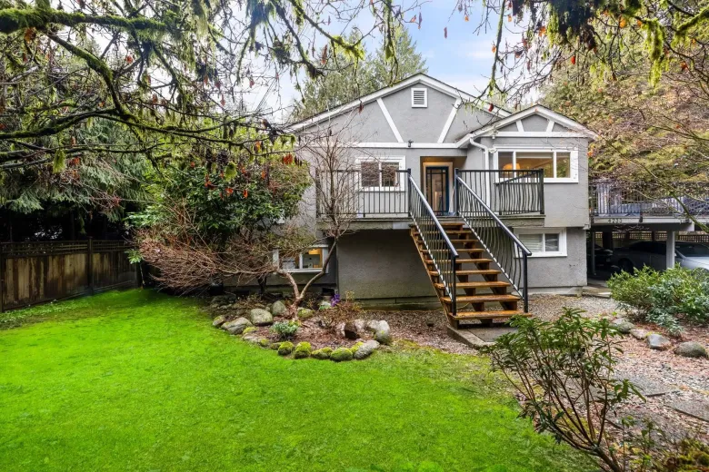 4233 CAPILANO ROAD image #1