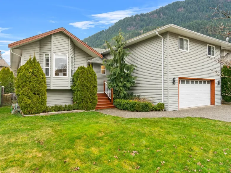 452 NAISMITH AVENUE, Harrison Hot Springs, BC for sale