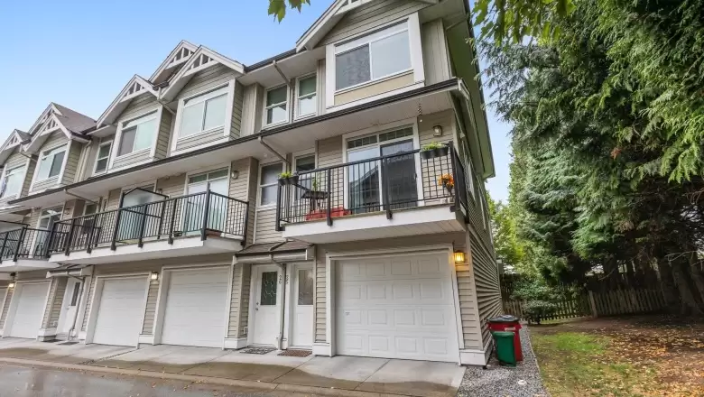 25 8277 161 STREET image #1