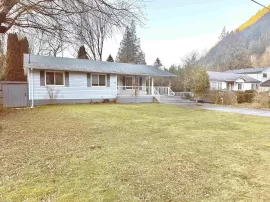 563 ECHO AVENUE, Harrison Lake, Harrison Hot Springs, BC