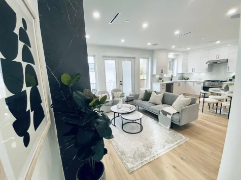 2 2727 PARKER STREET image #1