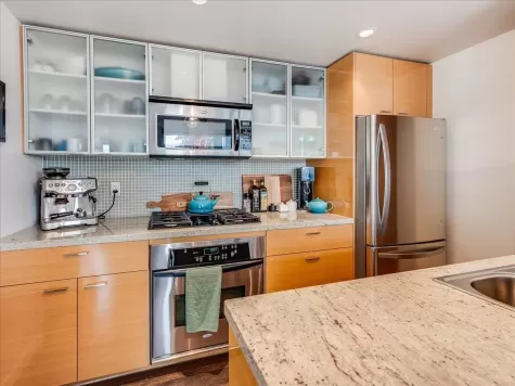 1605 33 SMITHE STREET image #1