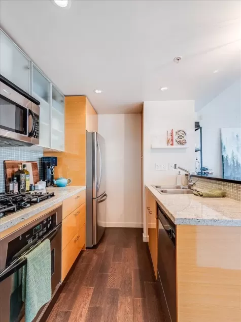 1605 33 SMITHE STREET image #2