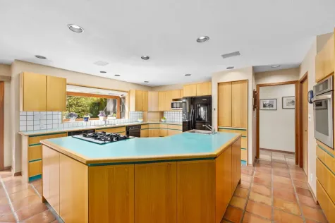 13822 24 AVENUE image #1