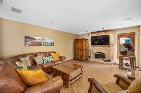 13822 24 AVENUE image #3
