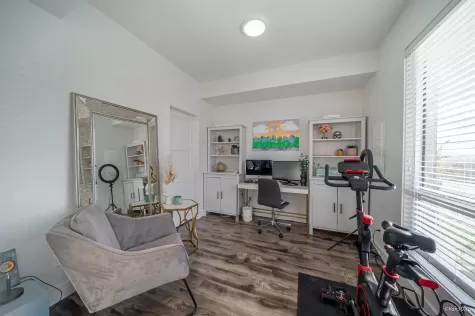 102 3423 ROXTON AVENUE image #2