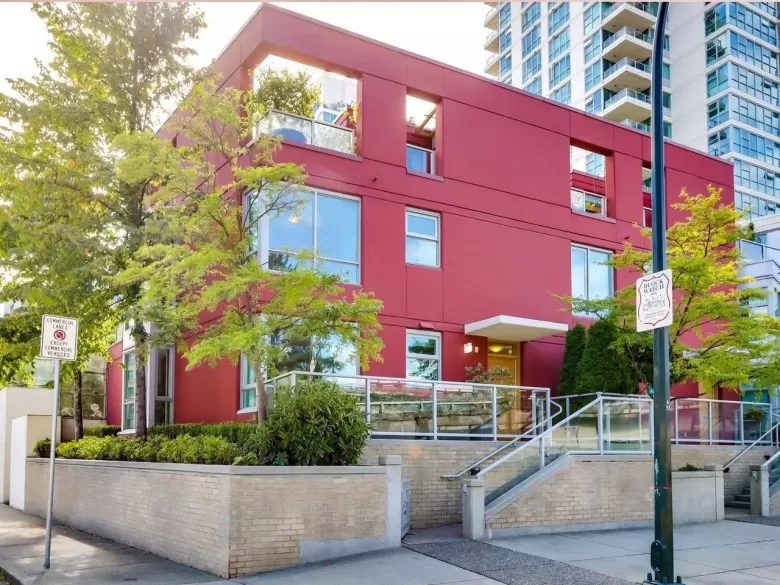 168 PRIOR STREET image #1