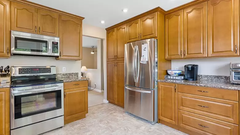 7491 MAPLE CRESCENT image #1