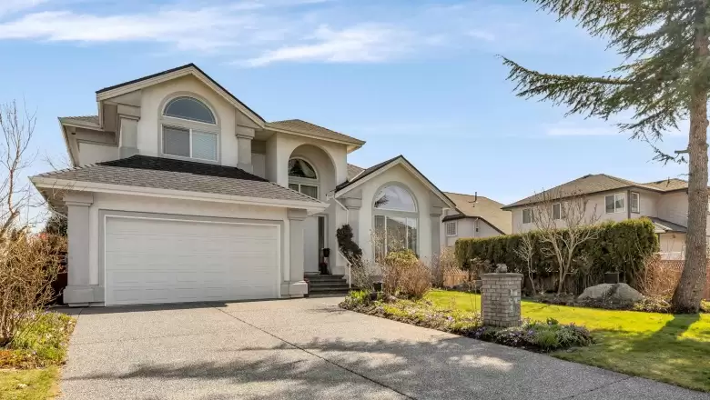 8518 167 STREET image #1