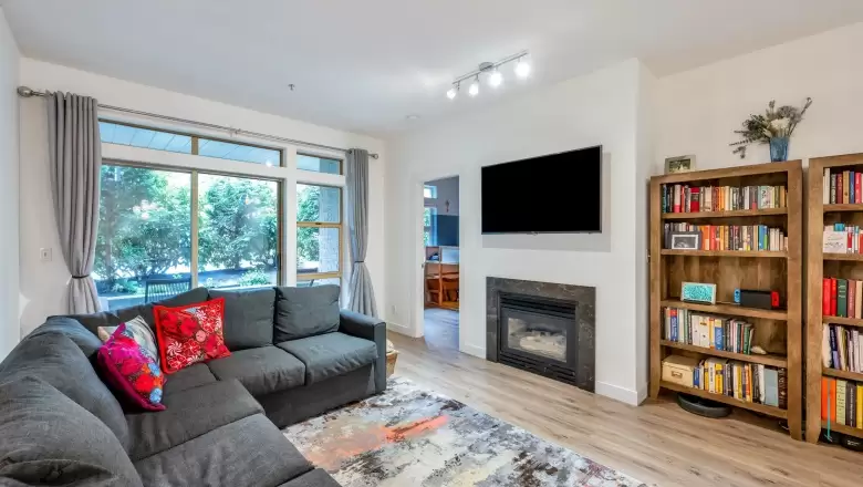 110 301 MAUDE ROAD image #1