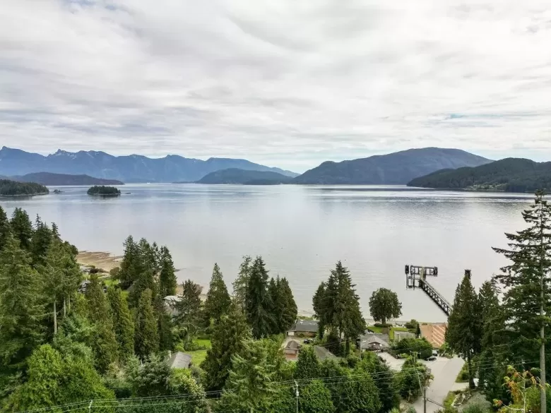 1833 NORTH ROAD, Gibsons, BC for sale