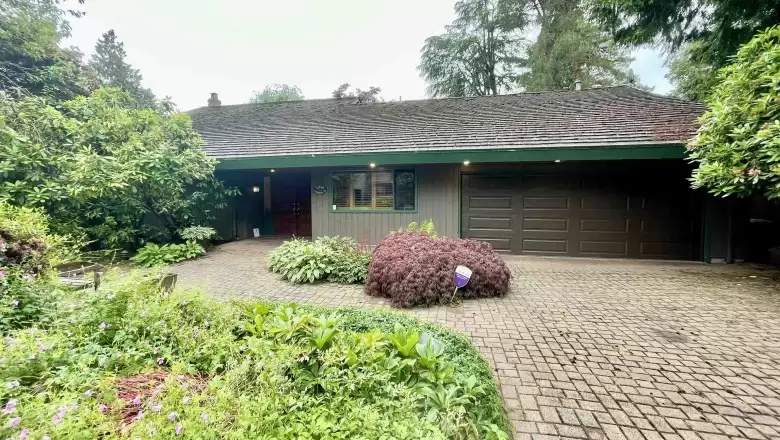 4250 YUCULTA CRESCENT image #1