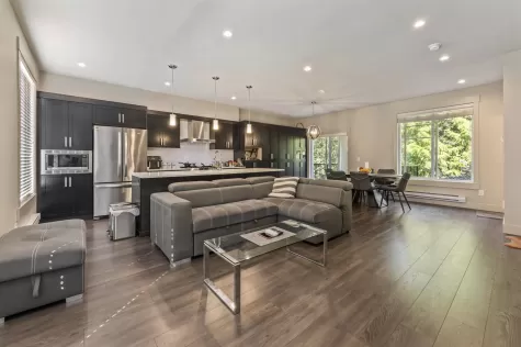 16 14499 64 AVENUE image #1