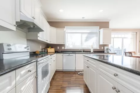 32415 BADGER AVENUE image #4