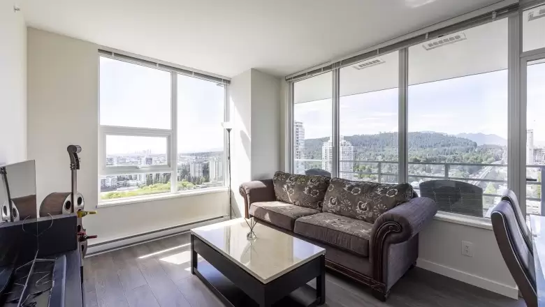 2302 530 WHITING WAY image #1