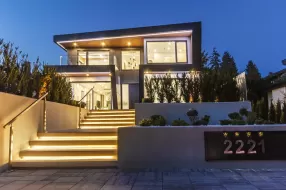 2221 KINGS AVENUE, West Vancouver, BC