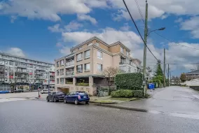 211 5818 LINCOLN STREET, Vancouver East, Vancouver, BC