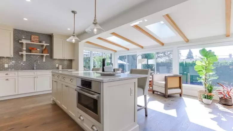 927 CAITHNESS CRESCENT image #1