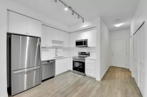 207 15835 85 AVENUE image #1