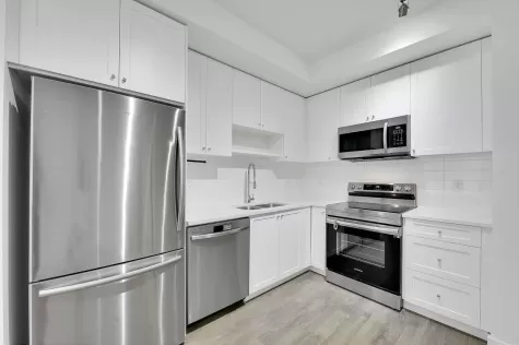 207 15835 85 AVENUE image #2