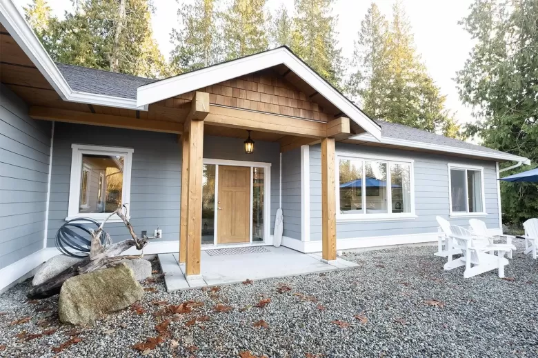 3338 BEACH AVENUE image #1