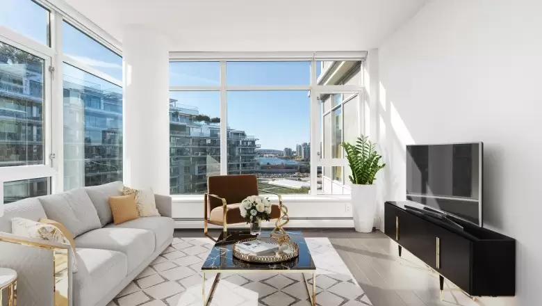 1504 1708 COLUMBIA STREET image #1