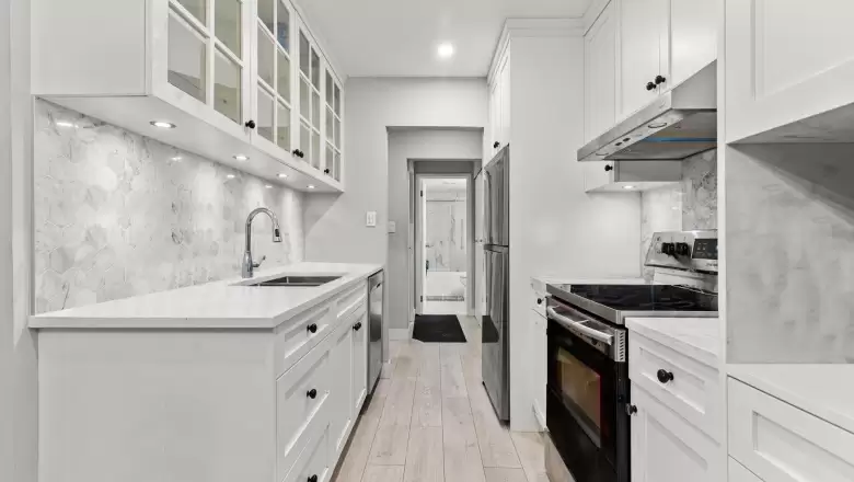 329 9847 MANCHESTER DRIVE image #1