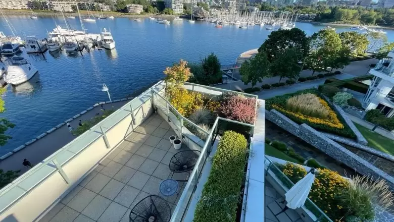 322 1228 MARINASIDE CRESCENT, Vancouver, BC