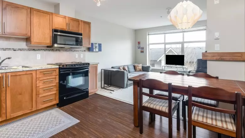 319 1211 VILLAGE GREEN WAY image #1