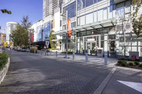3809 6098 STATION STREET image #1