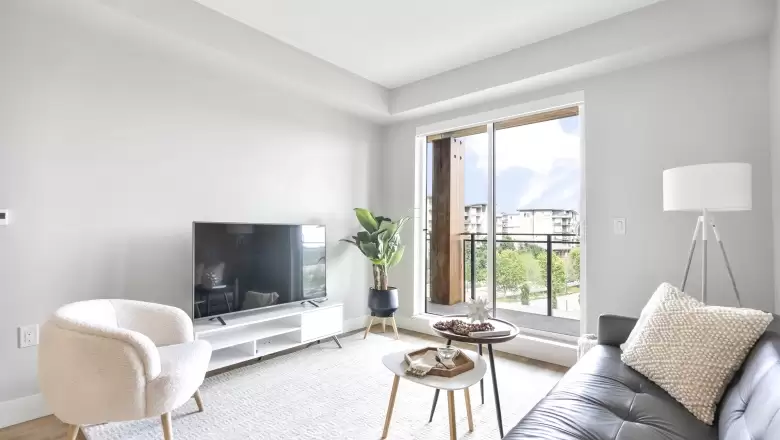 504/505 3588 SAWMILL CRESCENT image #1