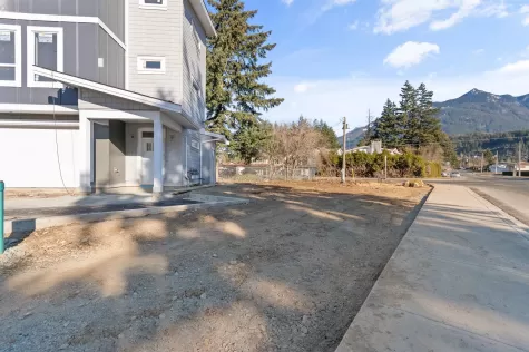 8 455 COQUIHALLA STREET image #2