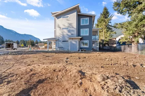 8 455 COQUIHALLA STREET image #3